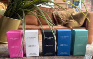 Marc Inbane Sunsticks Color Range, weet jij waar al die kleuren voor zijn? Daansalon legt uit welke wat ze doen en allerbeste bij jou past! lees hier de uitleg over de 5 verschillende kleurtjes sunsticks van marc inbane en welke het beste bij jou past en waarom.